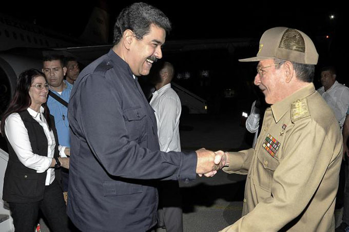 Acudió Raúl a recibir a Maduro Acudió Raúl a recibir a Maduro