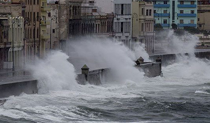 Fuertes vientos de Irma dejan destrozos en sureste de La Habana