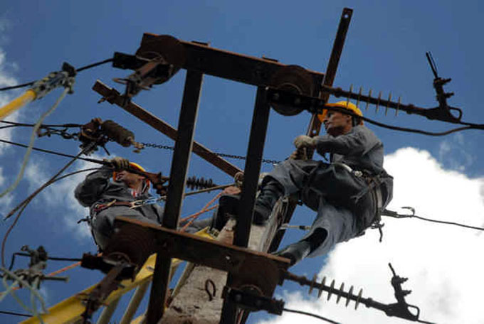 Cuba: restablecido 87 por ciento del servicio eléctrico tras huracán Cuba: restablecido 87 por ciento del servicio eléctrico tras huracán
