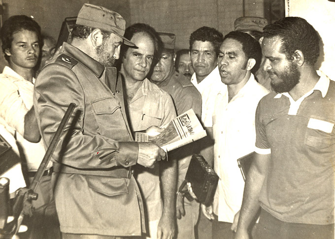 Fidel y su emblemática foto para sala de historia  de La Demajagua