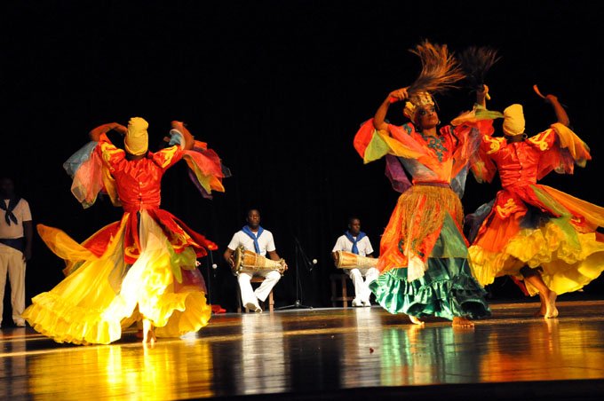 Festejan juntos sus cumpleaños el Teatro Bayamo y el Conjunto Folklórico Nacional (+ fotos y videos)