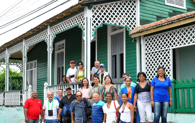 Recorren trabajadores del periódico La Demajagua municipios costeros (+ fotos y videos)