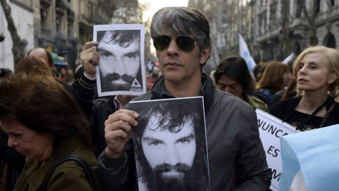 Incertidumbre, agobio, Maldonado: el nombre que mueve a Argentina (+ fotos) Incertidumbre, agobio, Maldonado: el nombre que mueve a Argentina (+ fotos)