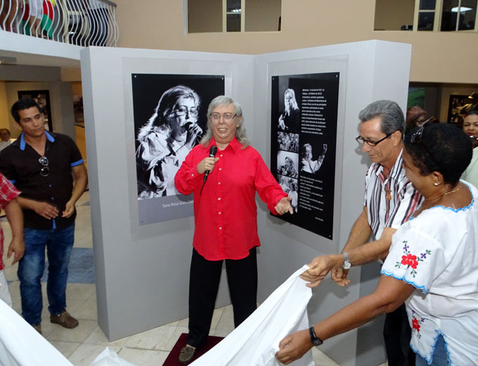 Develan figura de cera de la trovadora cubana Sara González (+ fotos y video) Develan figura de cera de la trovadora cubana Sara González (+ fotos y video)