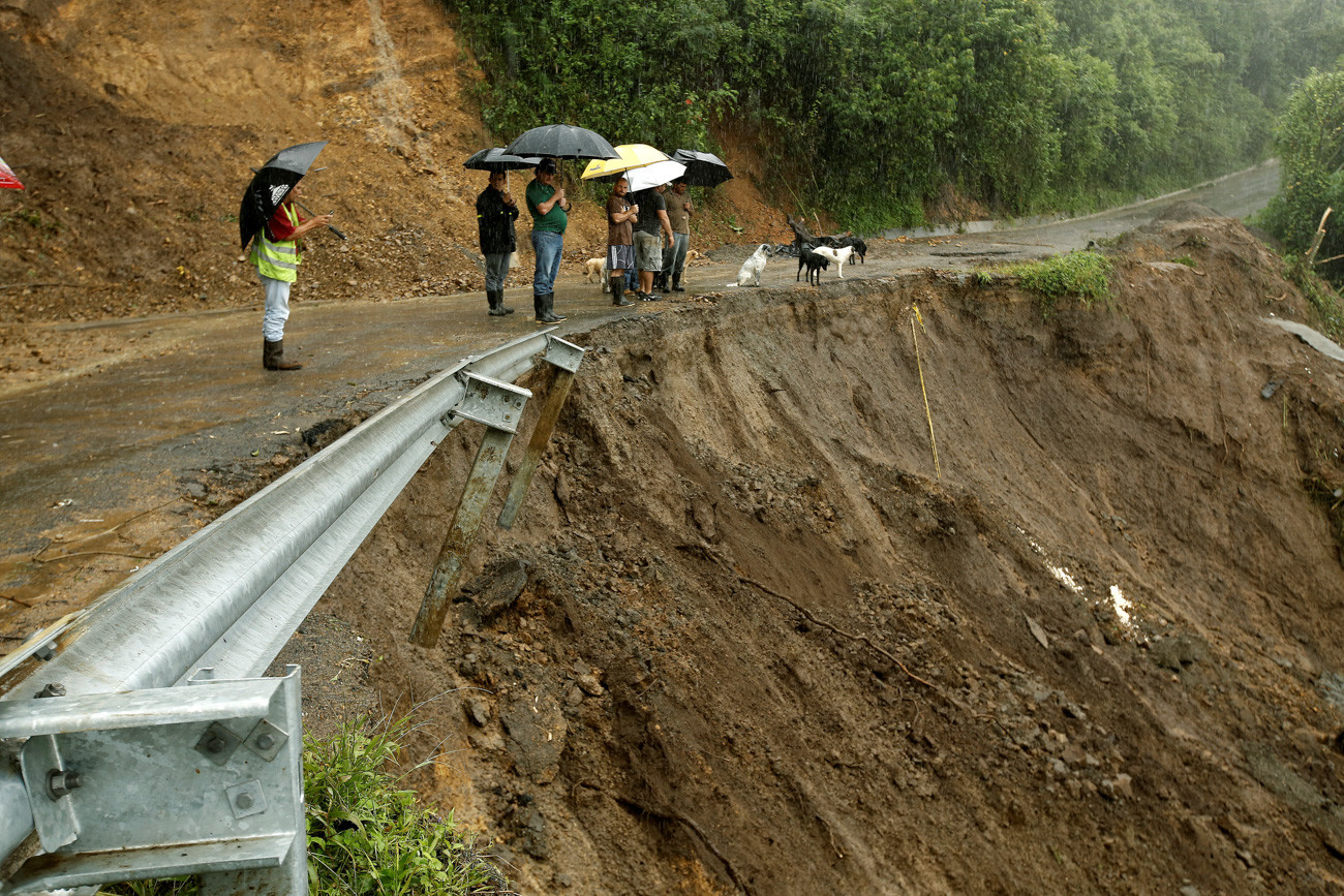 Tormenta tropical Nate se dirige hacia el noroeste del mar Caribe (+ fotos) Tormenta tropical Nate se dirige hacia el noroeste del mar Caribe (+ fotos)
