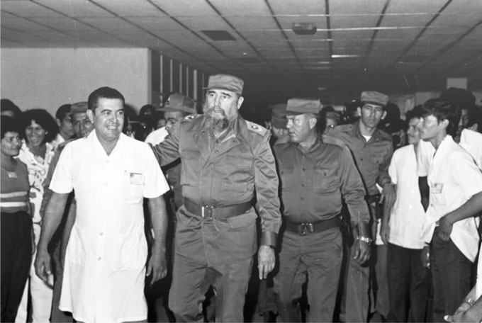 Fidel entre los manzanilleros (+ fotos) Fidel entre los manzanilleros (+ fotos)