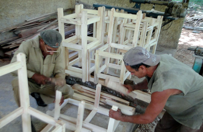 Recibió Empresa de Dione, Artesanía e Industrias la condición Colectivo Victoria Recibió Empresa de Dione, Artesanía e Industrias la condición Colectivo Victoria