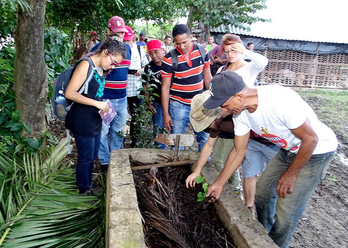 Intercambian con campesinos delegados a encuentro sobre agroecología (+audios, fotos y video)