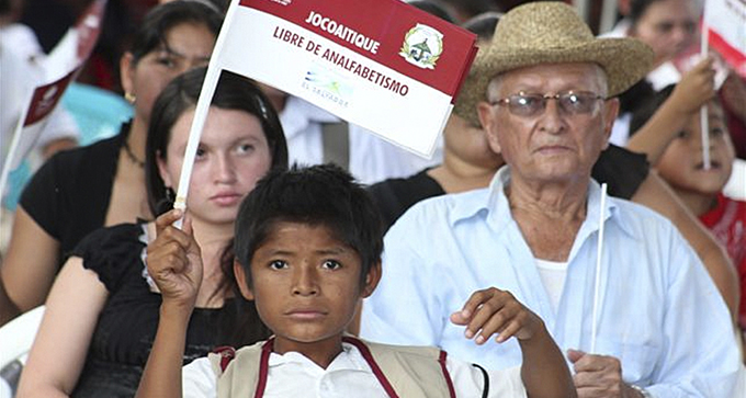 Nuevo logro en lucha salvadoreña contra el analfabetismo Nuevo logro en lucha salvadoreña contra el analfabetismo