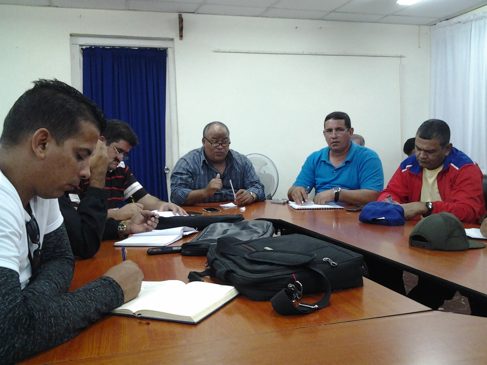 Manzanilleros siguen atentos a las lluvias