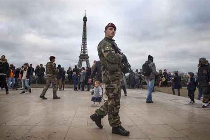 Francia bajo fuertes medidas de seguridad para fiestas de fin de año Francia bajo fuertes medidas de seguridad para fiestas de fin de año