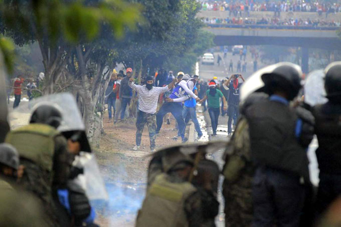 Honduras bajo toque de queda y crisis electoral Honduras bajo toque de queda y crisis electoral