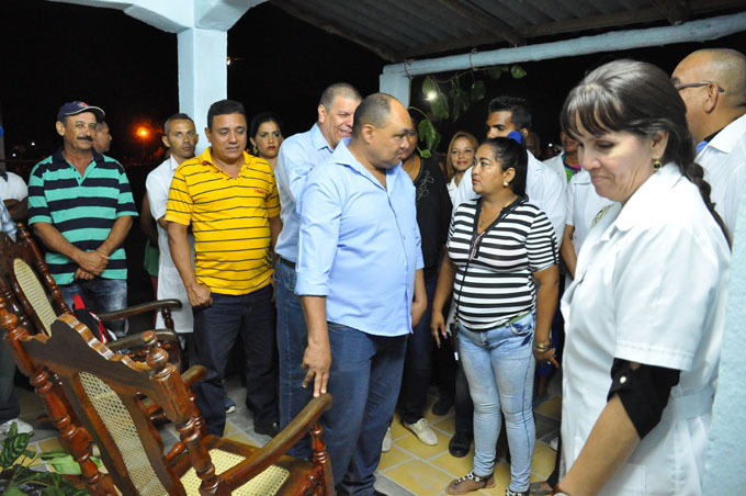 Pobladores de Granma beneficiados con obras sociales (+ fotos y videos) Pobladores de Granma beneficiados con obras sociales (+ fotos y videos)