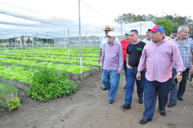 Concluye Machado Ventura recorrido por Granma (+fotos)