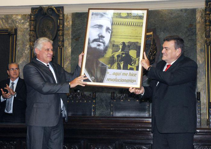 Universidad habanera envía reconocimiento al presidente Raúl Castro Universidad habanera envía reconocimiento al presidente Raúl Castro