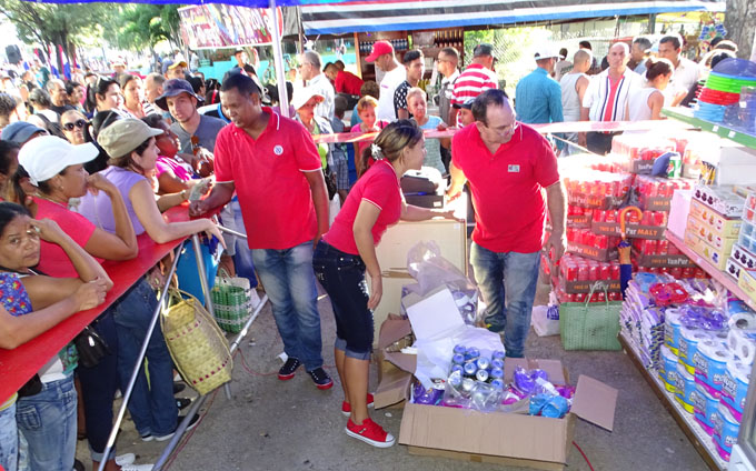 Garantizan venta de productos de aseo personal