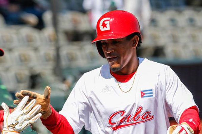 Roel Santos, único cubano en Todos Estrellas de Serie del Caribe (+ fotos) Roel Santos, único cubano en Todos Estrellas de Serie del Caribe (+ fotos)