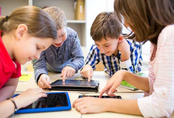 La niñez en el mundo digital: oportunidades y peligros La niñez en el mundo digital: oportunidades y peligros