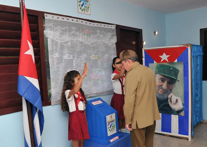 Presidente cubano ejerce su derecho al voto en comicios generales