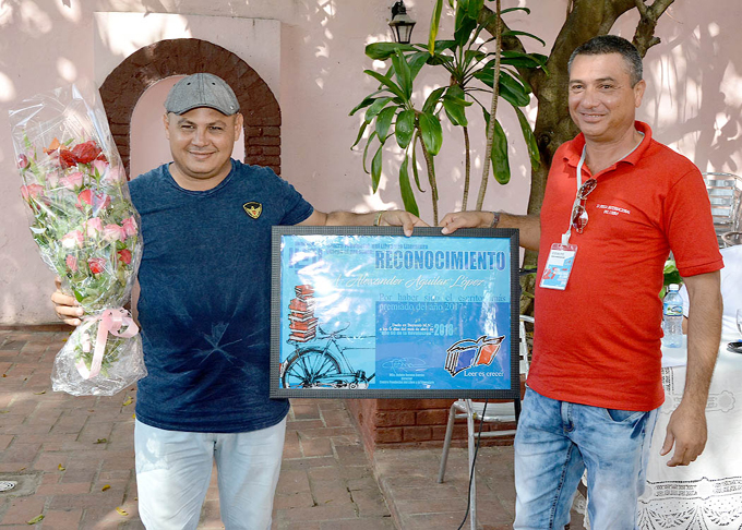 Alexander Aguilar siempre quiso publicar un libro (+ fotos)
