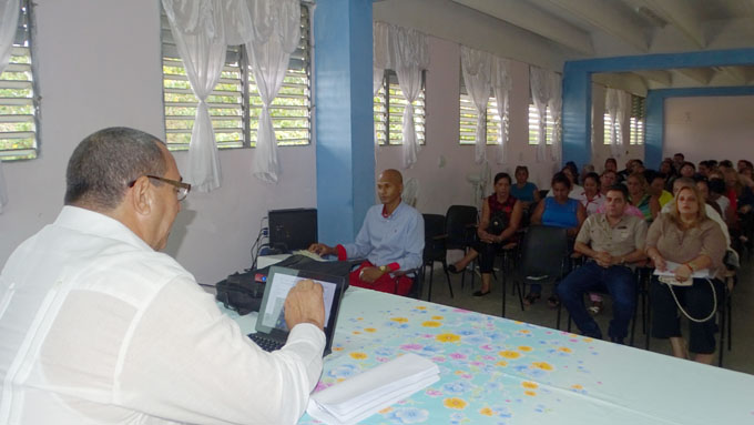 Irradian ciencia educadores de Granma (+ video)