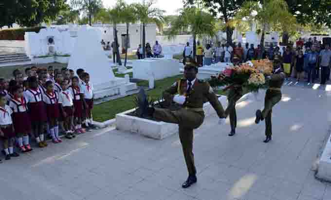 Rinden tributo al patriota Guillermón Moncada en Santiago de Cuba Rinden tributo al patriota Guillermón Moncada en Santiago de Cuba