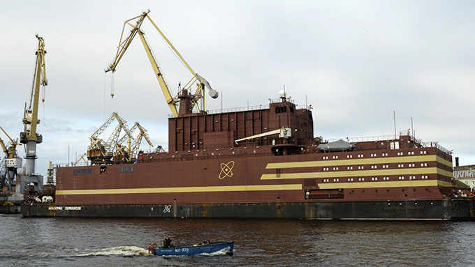 Zarpa en Rusia la primera central nuclear flotante del mundo (+ fotos)