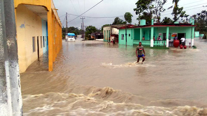 Lluvias provocan estragos y miles de evacuados en Cuba (+ fotos y videos)