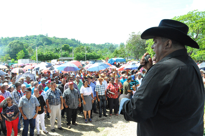 Reconocen  a mejores colectivos y campesinos por el 17 de Mayo (+ fotos)