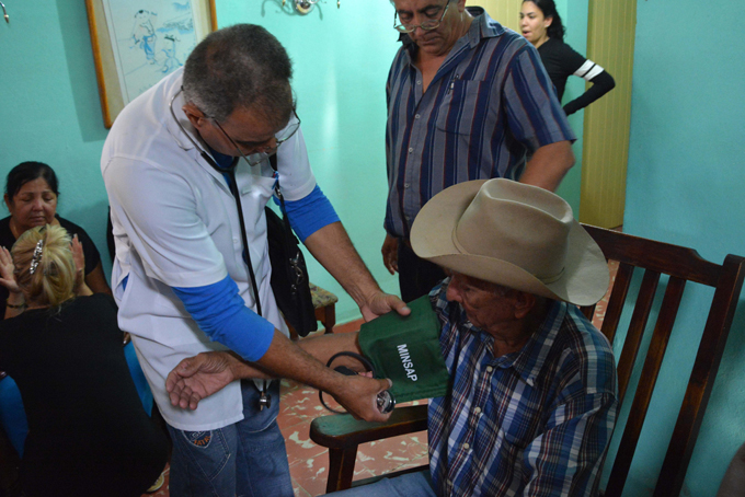 Rinden homenaje en Bayamo a matrimonio víctima del accidente aéreo (+ fotos y audios)