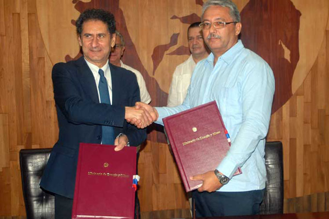 Firman Italia y Cuba acuerdo para promoción de energías limpias