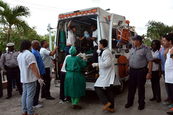 Tres sobrevivientes de accidente aéreo reciben atención médica (+ fotos y videos)