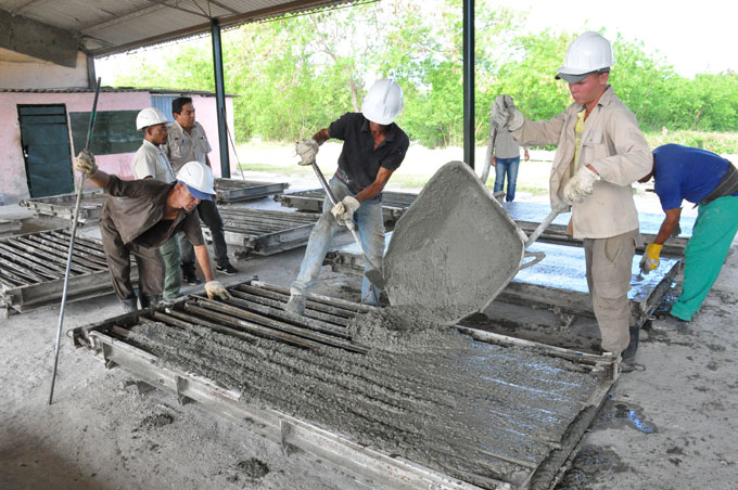 Resaltan logros en la producción de materiales para la construcción en  Guisa