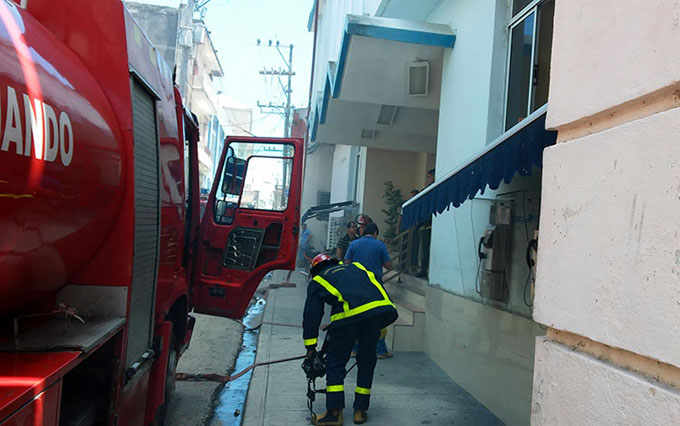 Incendio provoca severos daños a telecomunicaciones al centro de Cuba (+ fotos) Incendio provoca severos daños a telecomunicaciones al centro de Cuba (+ fotos)
