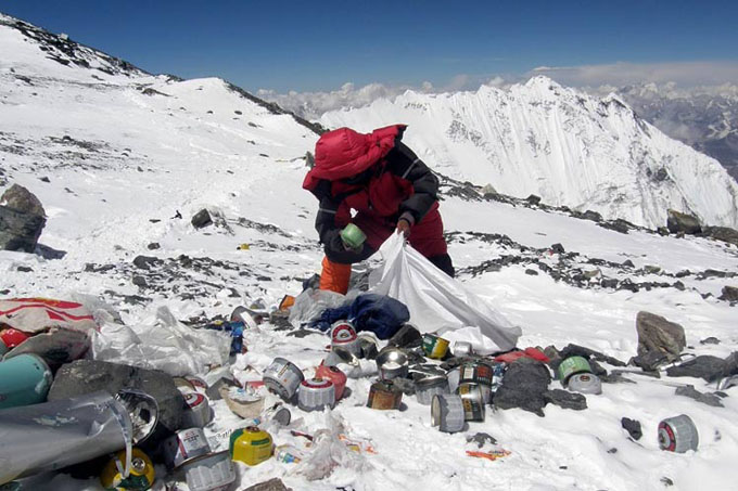 Advierten sobre contaminación en el Everest Advierten sobre contaminación en el Everest
