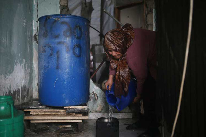 Palestinos enfrentan una marcada carencia de agua potable