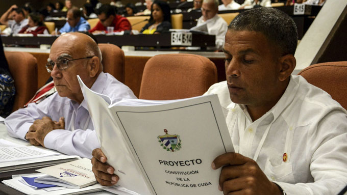 A la venta Tabloide con Proyecto de Constitución de la República A la venta Tabloide con Proyecto de Constitución de la República