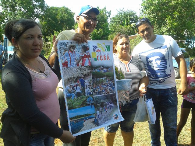 Abrazo de pueblo para Marcia y Arlenis