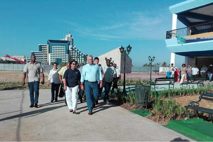 Presidente de Cuba recorre centros de interés de La Habana