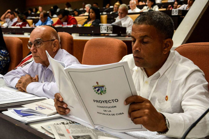 Diversidad de criterios enriquecerá nueva Constitución de Cuba Diversidad de criterios enriquecerá nueva Constitución de Cuba