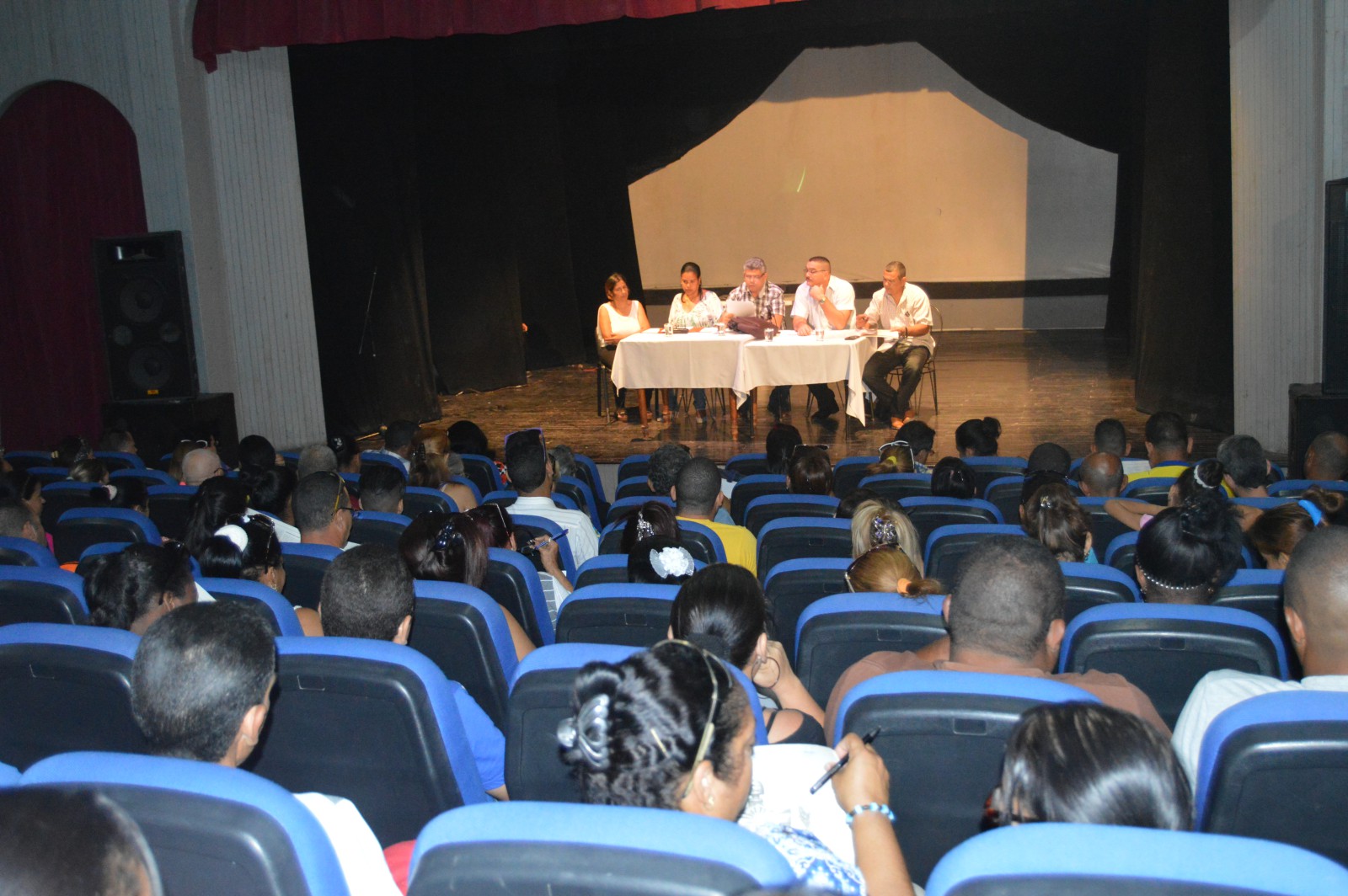 Estudian manzanilleros proyecto de nueva Constitución de Cuba Estudian manzanilleros proyecto de nueva Constitución de Cuba