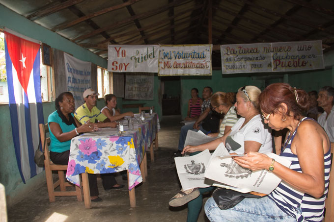Debate el pueblo de Granma cómo hacer una mejor sociedad Debate el pueblo de Granma cómo hacer una mejor sociedad