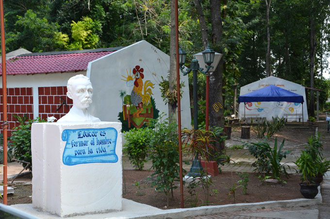 Reparan palacio municipal de pioneros de Jiguaní Reparan palacio municipal de pioneros de Jiguaní