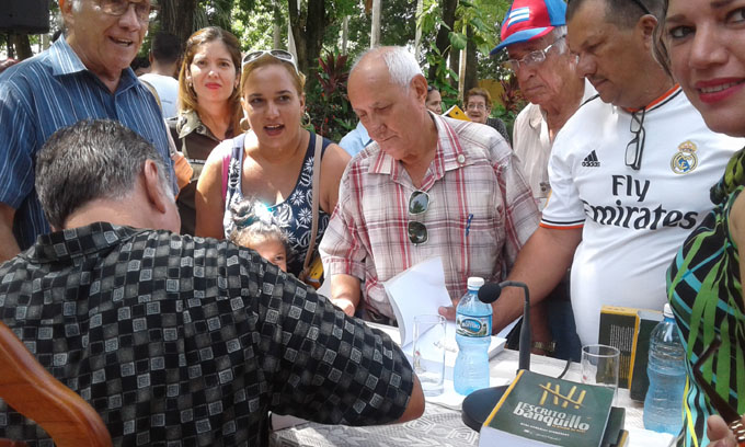 Escrito desde el banquillo, crónica de otro triunfo sobre EE.UU. (+ fotos) Escrito desde el banquillo, crónica de otro triunfo sobre EE.UU. (+ fotos)