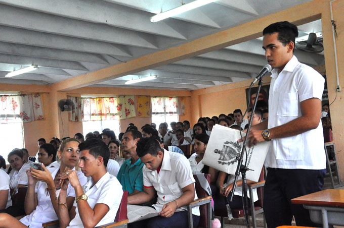 Los estudiantes y el proyecto de Constitución Los estudiantes y el proyecto de Constitución