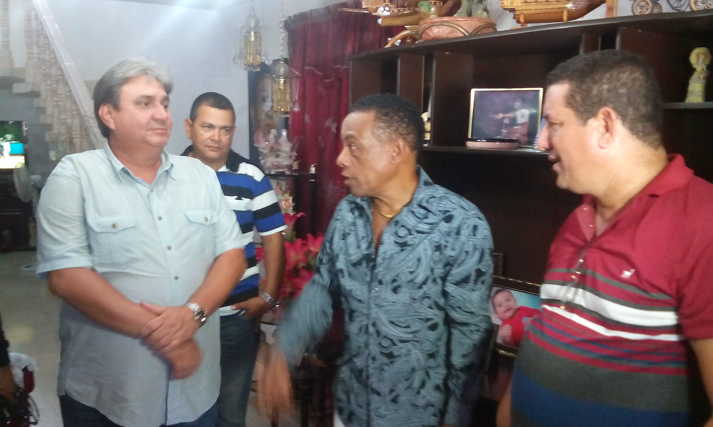Felicita presidente de la Radio y la Televisión a Cándido Fabré por su cumpleaños Felicita presidente de la Radio y la Televisión a Cándido Fabré por su cumpleaños
