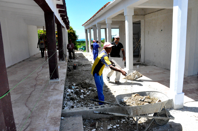 Manzanilleros engalanan patriótico escenario cubano