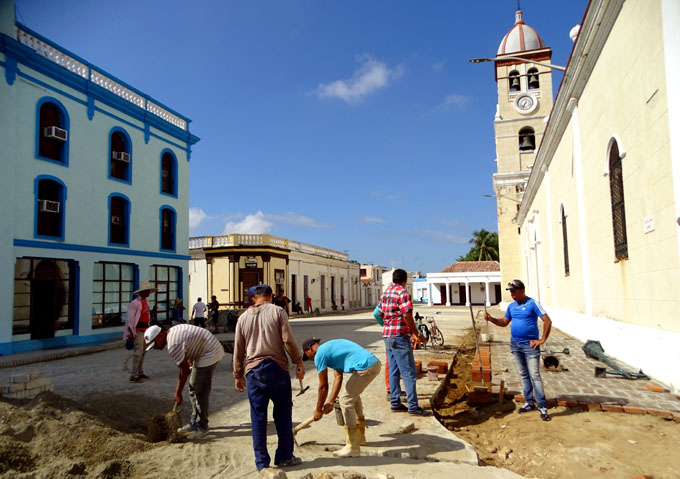 Restauran la Plaza del Himno (+ fotos y video)