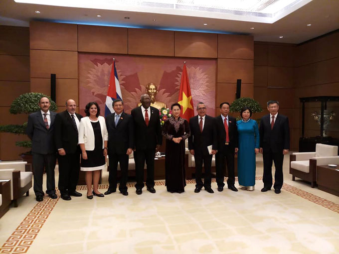 Delegación cubana visita lugares donde estuvo Fidel en Vietnam (+ fotos)