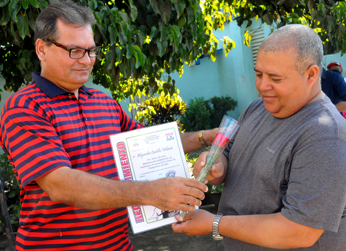 Reconocen a UEB Derivados y sus trabajadores en Granma Reconocen a UEB Derivados y sus trabajadores en Granma